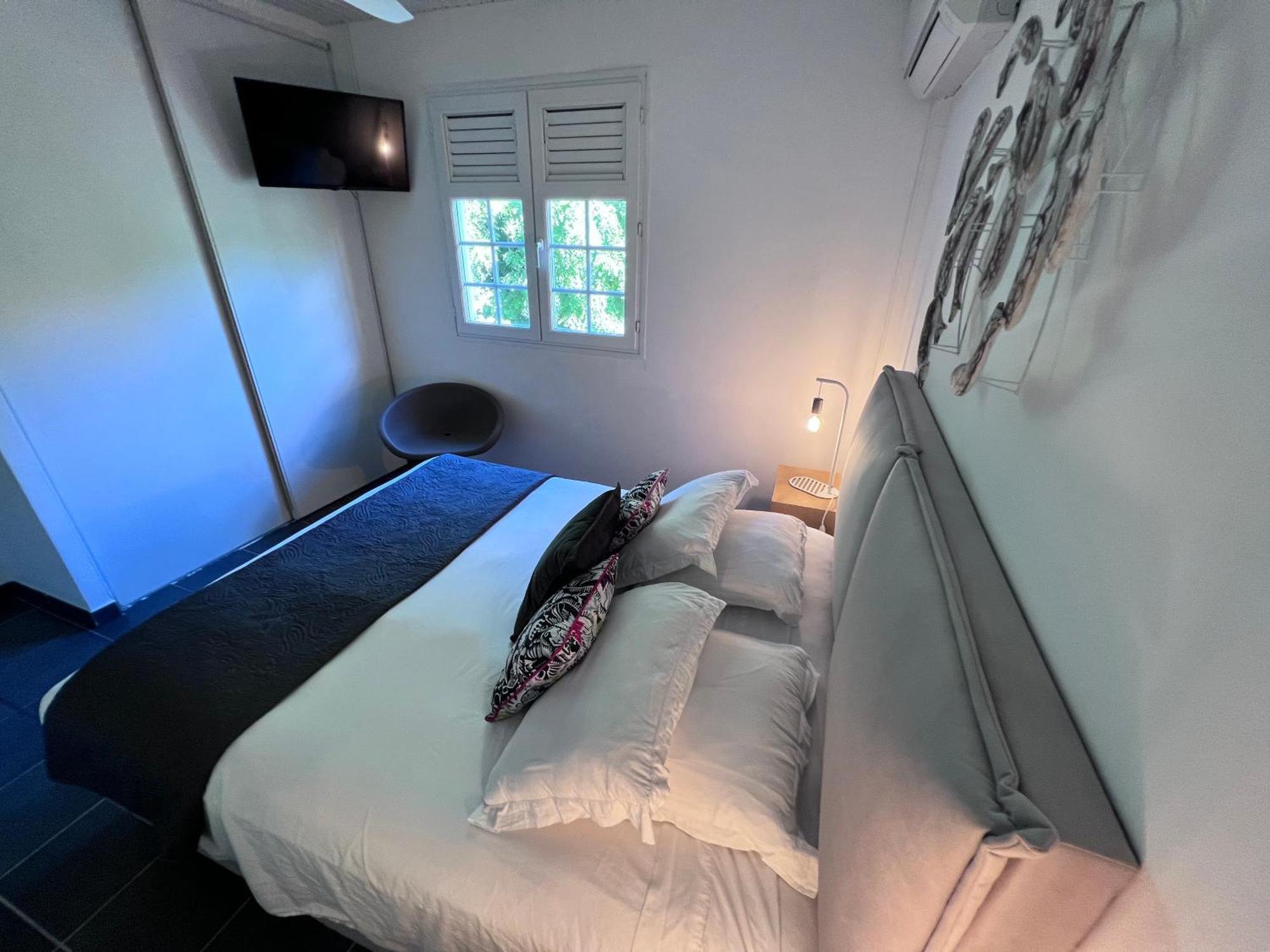 Face A La Plage Avec Parking Securise Appartement De Luxe Ou Suite Privee Avec Coin Petit Dej Selon Disponibilite Ле-Диаман Экстерьер фото