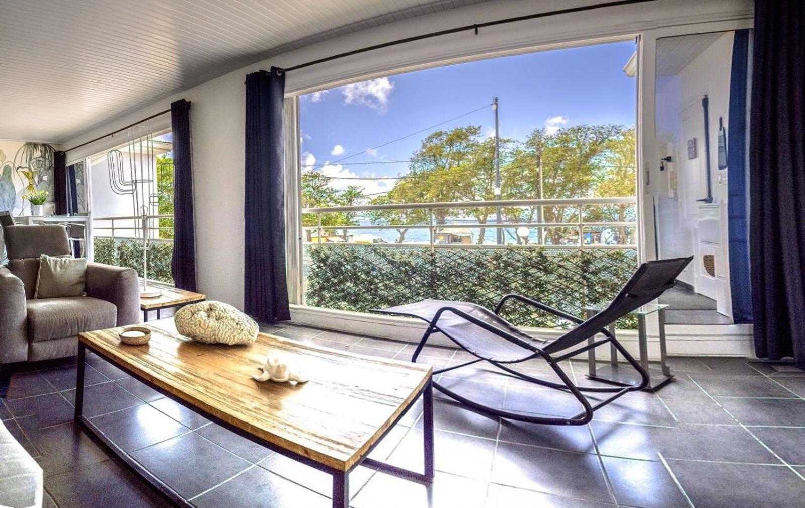 Face A La Plage Avec Parking Securise Appartement De Luxe Ou Suite Privee Avec Coin Petit Dej Selon Disponibilite Ле-Диаман Экстерьер фото
